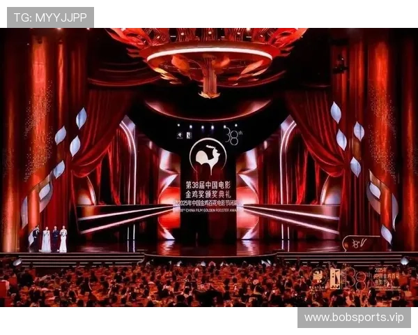 微博电影之夜盛大举行 星光熠熠见证年度最佳电影奖项揭晓